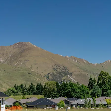 Mountain Majesty - Wanaka Holiday Home
